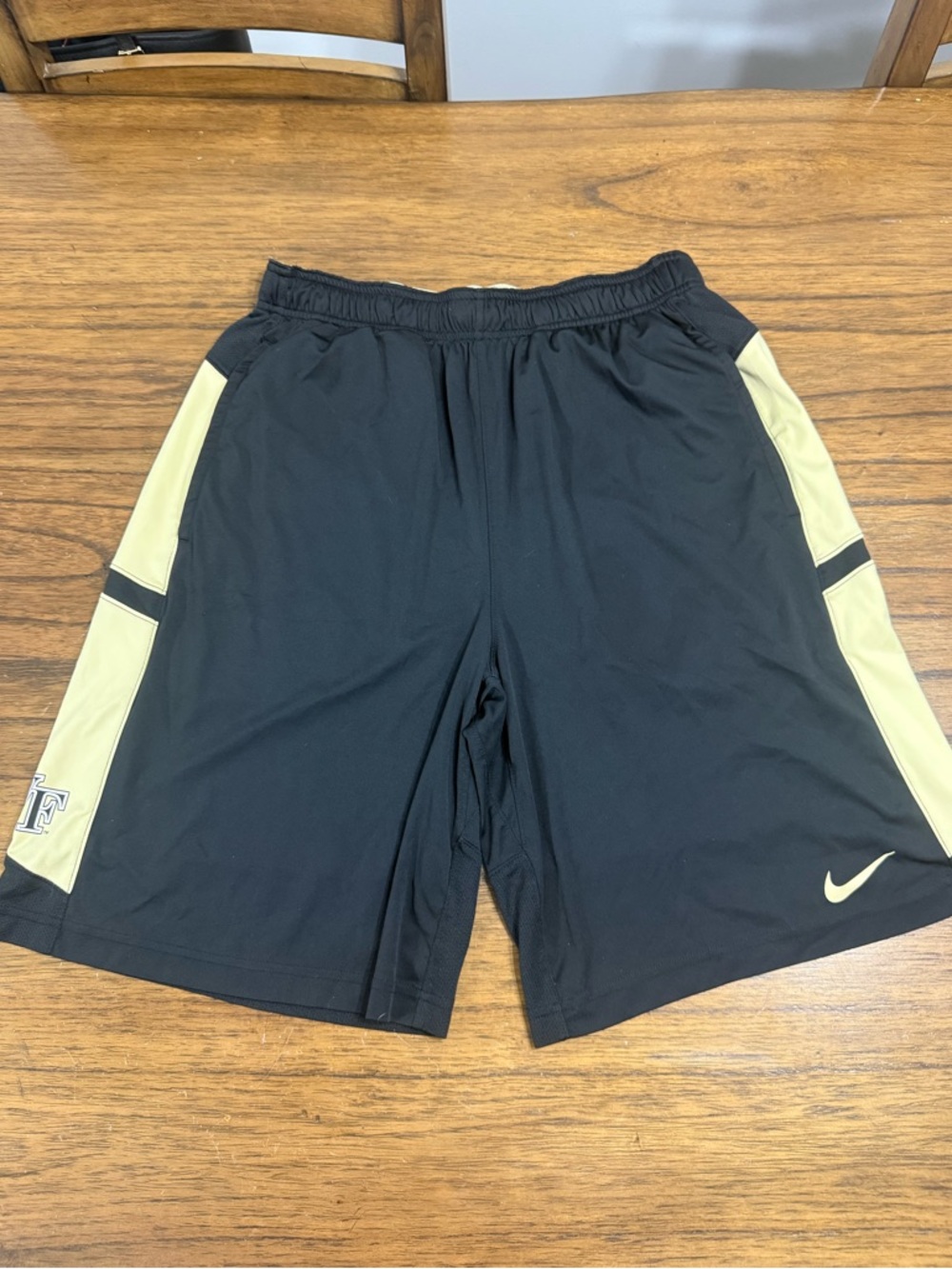 Nike Men’s Wake Forest University Athletic Shorts Size Large